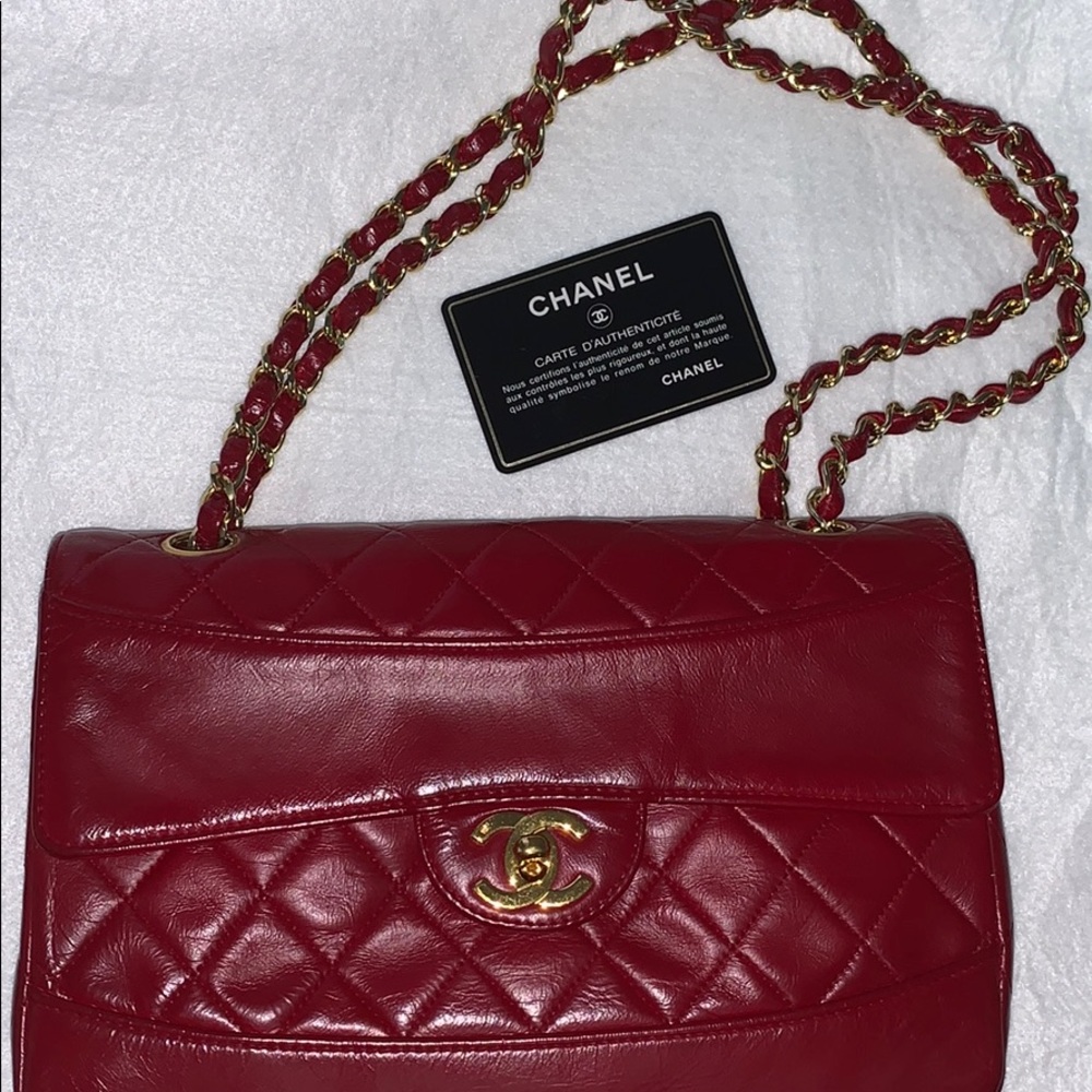 CLASSIC CHANEL FLAP BAG